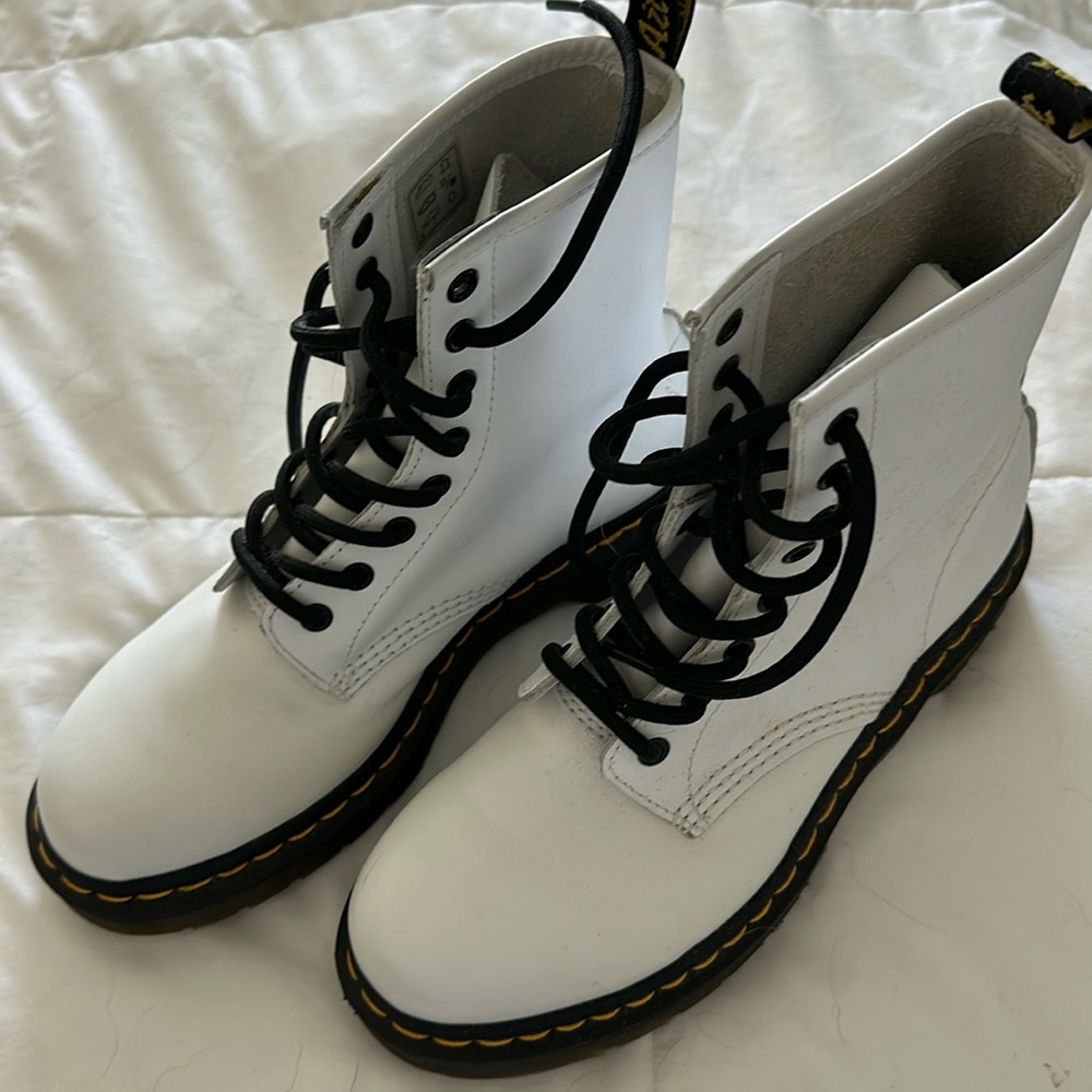 Dr. Doc Martens Women's Sz 8 Leather Zavala White Combat Boots Lace Up
